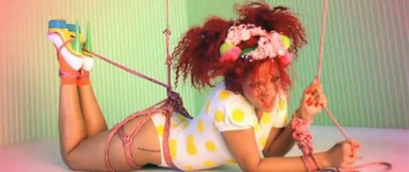 Topmusicablog_RihannaSMVideo